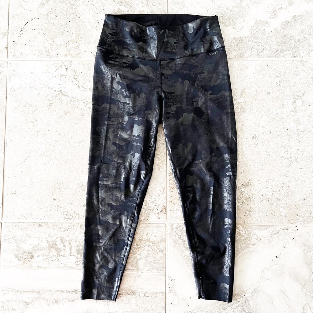 AR-33 Camo Mid-Rise Leggings in Black Size L